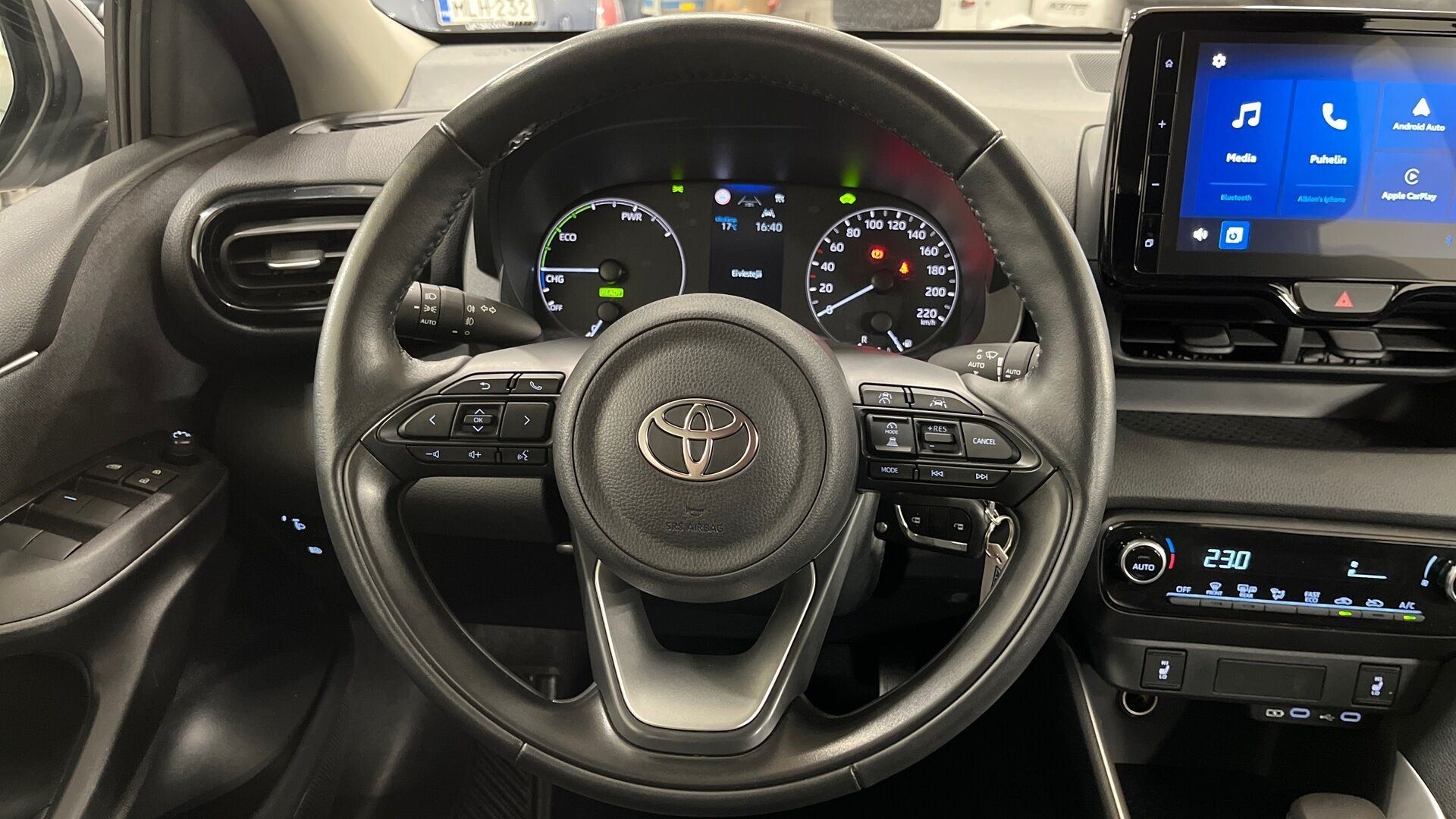 Toyota Yaris iso kuva 17