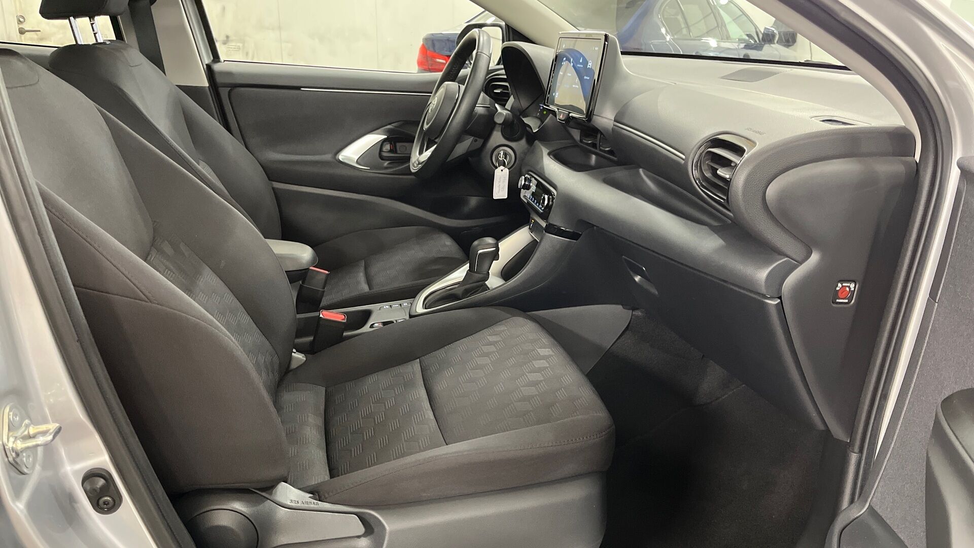 Toyota Yaris iso kuva 9