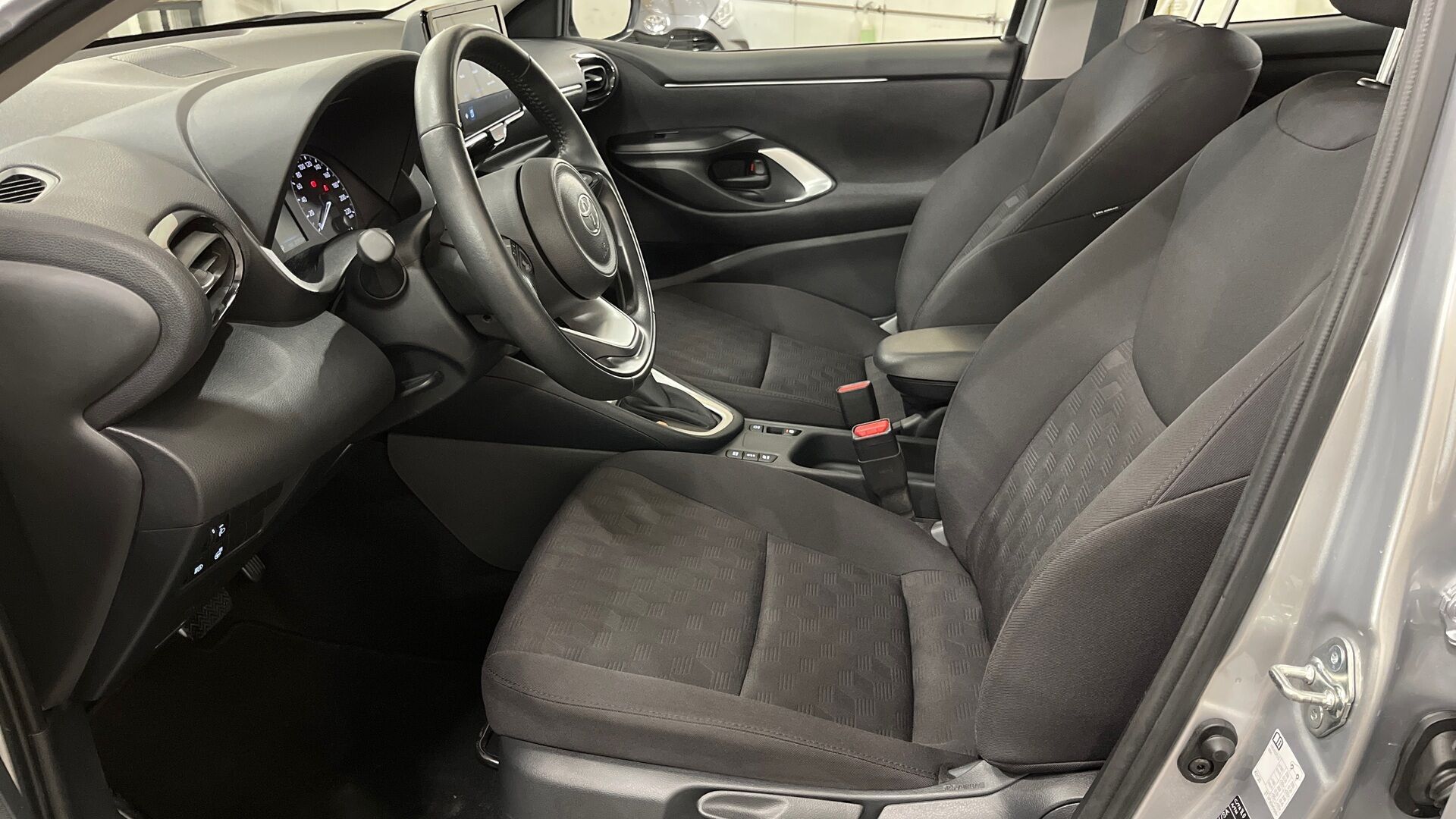 Toyota Yaris iso kuva 13