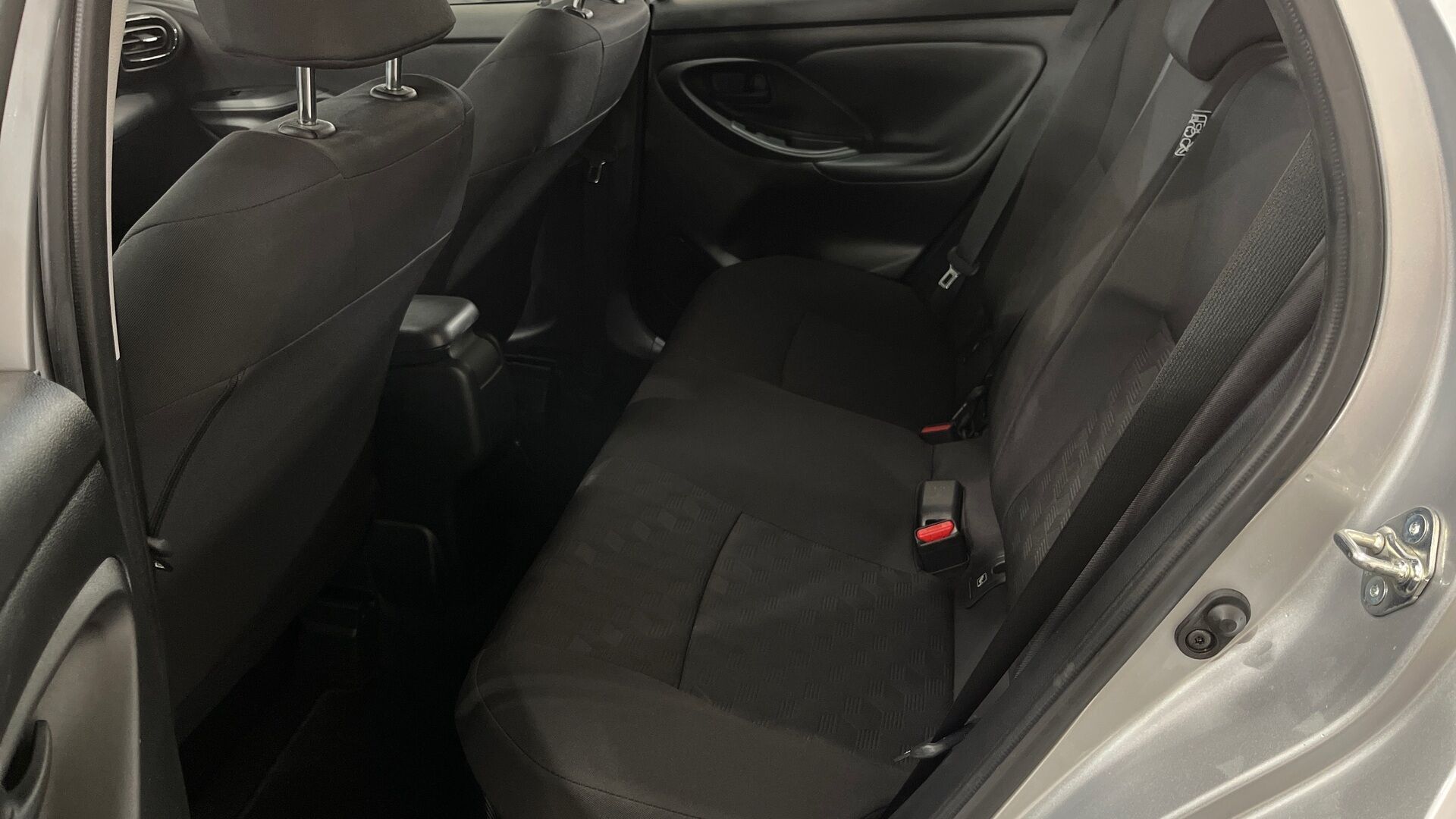 Toyota Yaris iso kuva 14