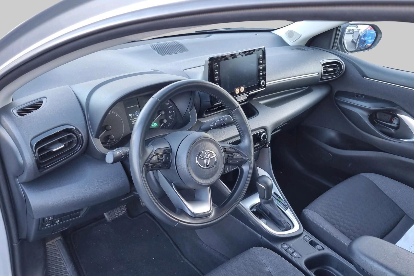 Toyota Yaris iso kuva 1