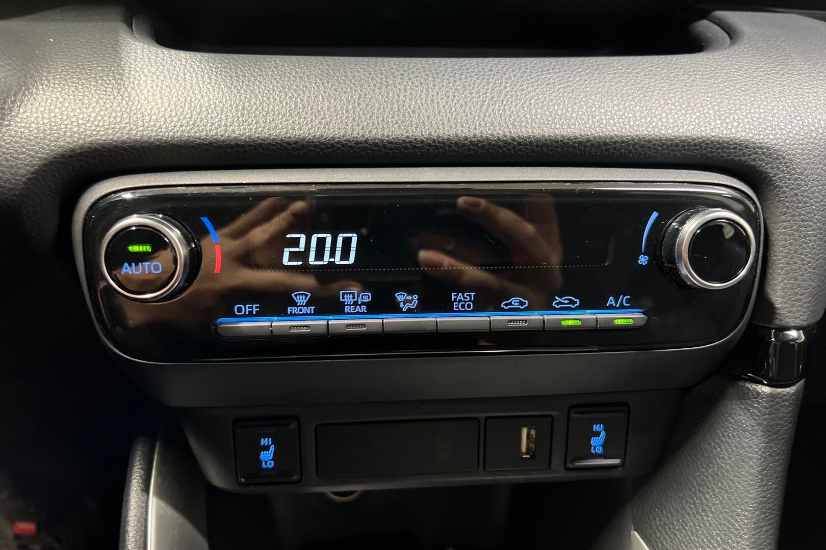 Toyota Yaris iso kuva 15