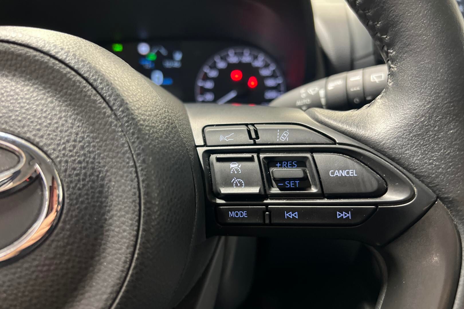 Toyota Yaris iso kuva 18