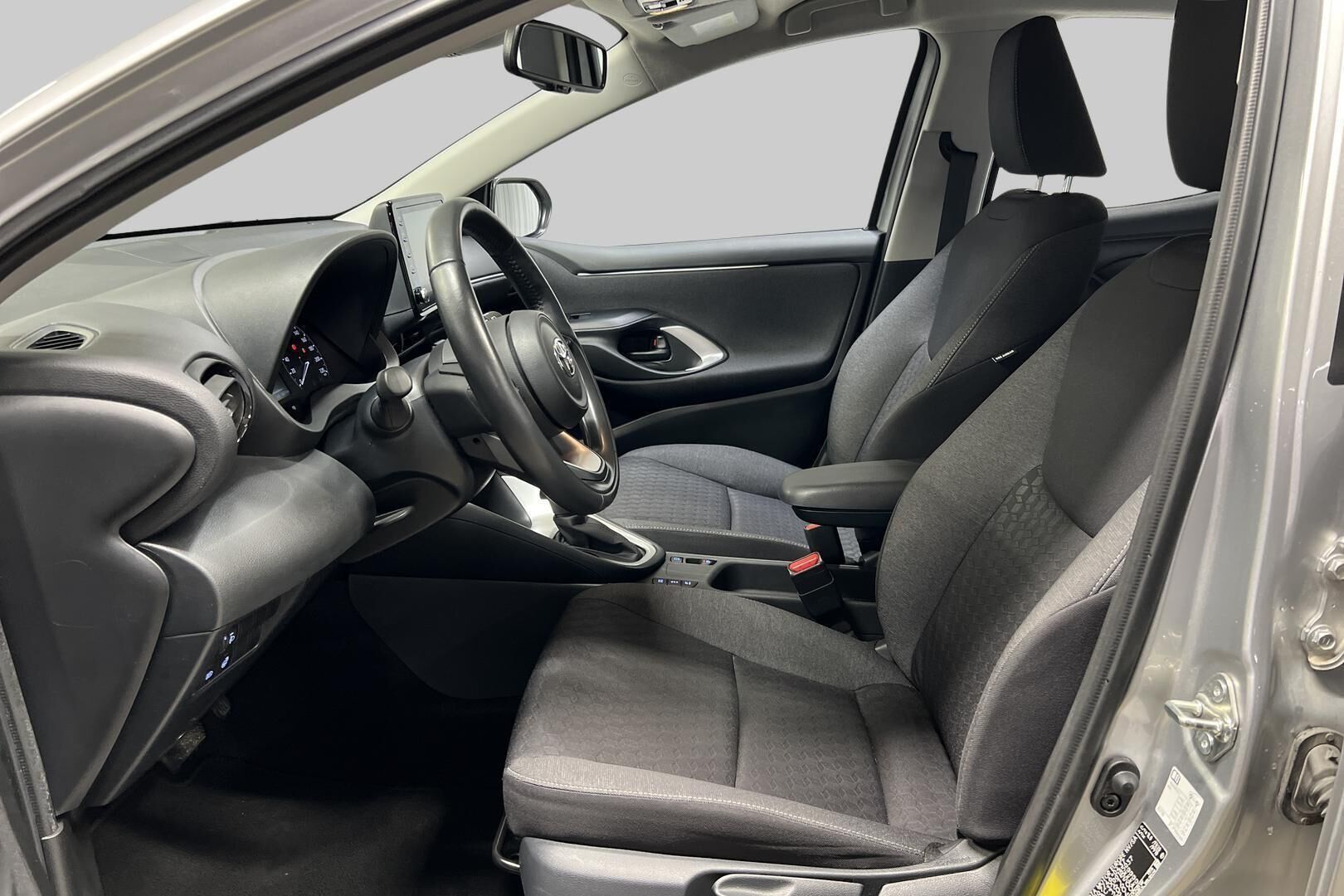 Toyota Yaris iso kuva 9