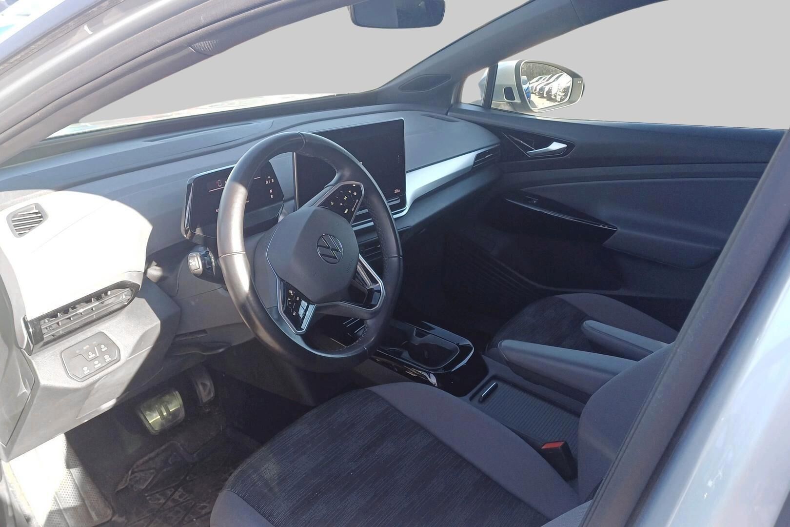 Volkswagen ID.4 iso kuva 2