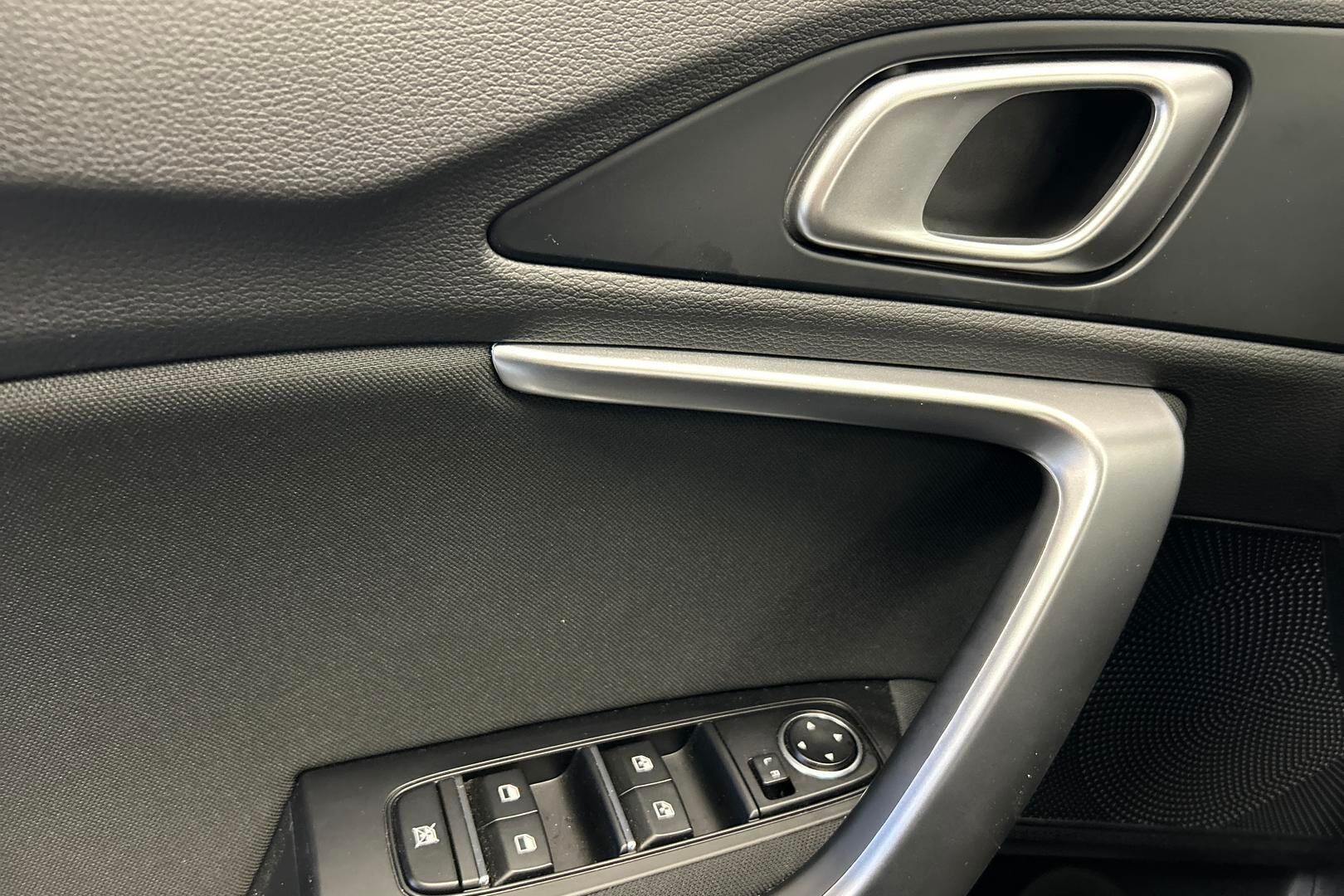 KIA Ceed iso kuva 24