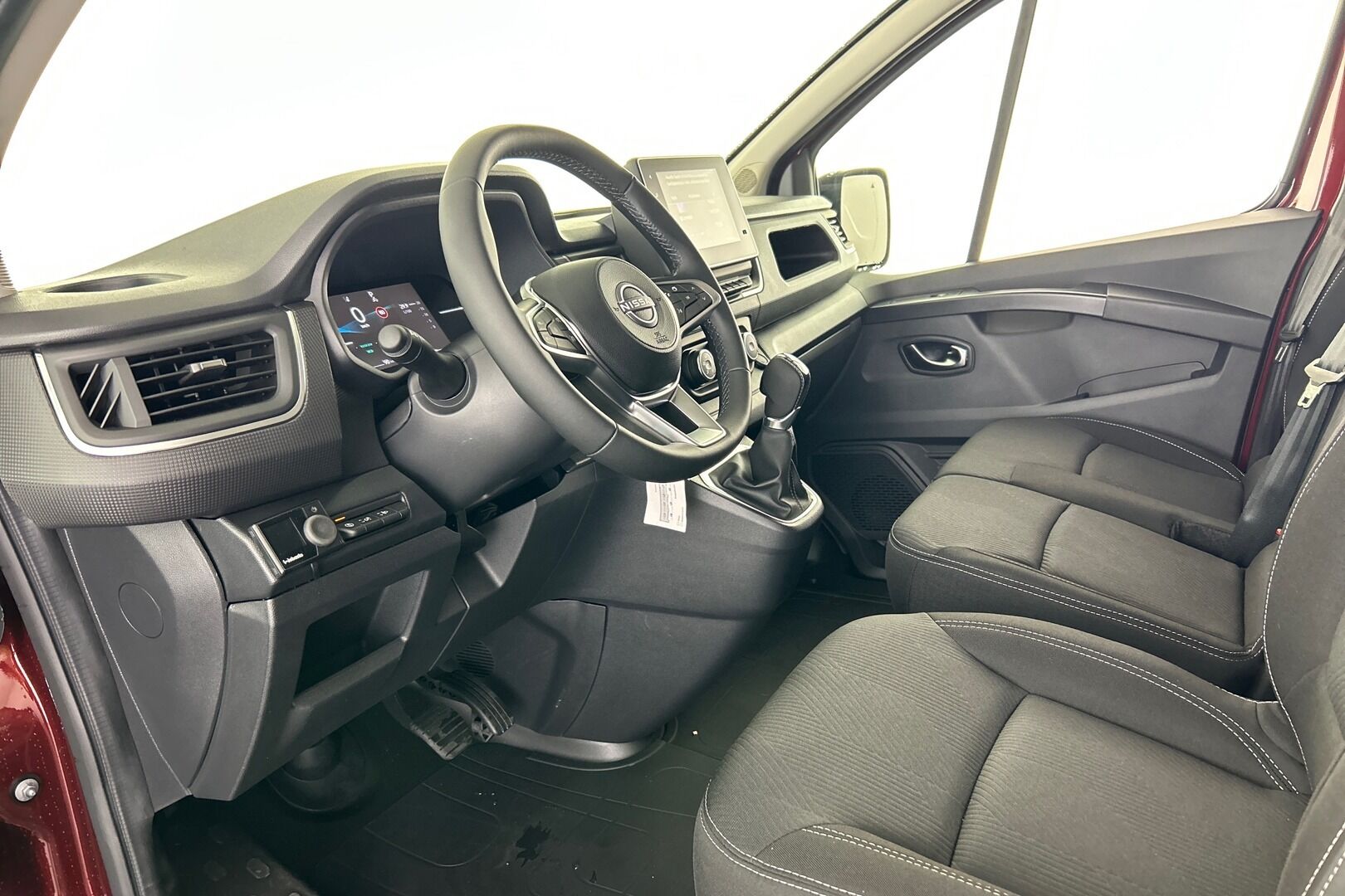 Nissan Primastar iso kuva 11