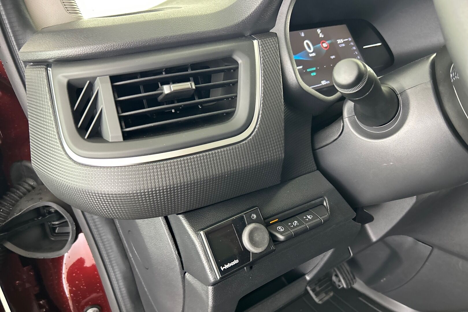 Nissan Primastar iso kuva 25