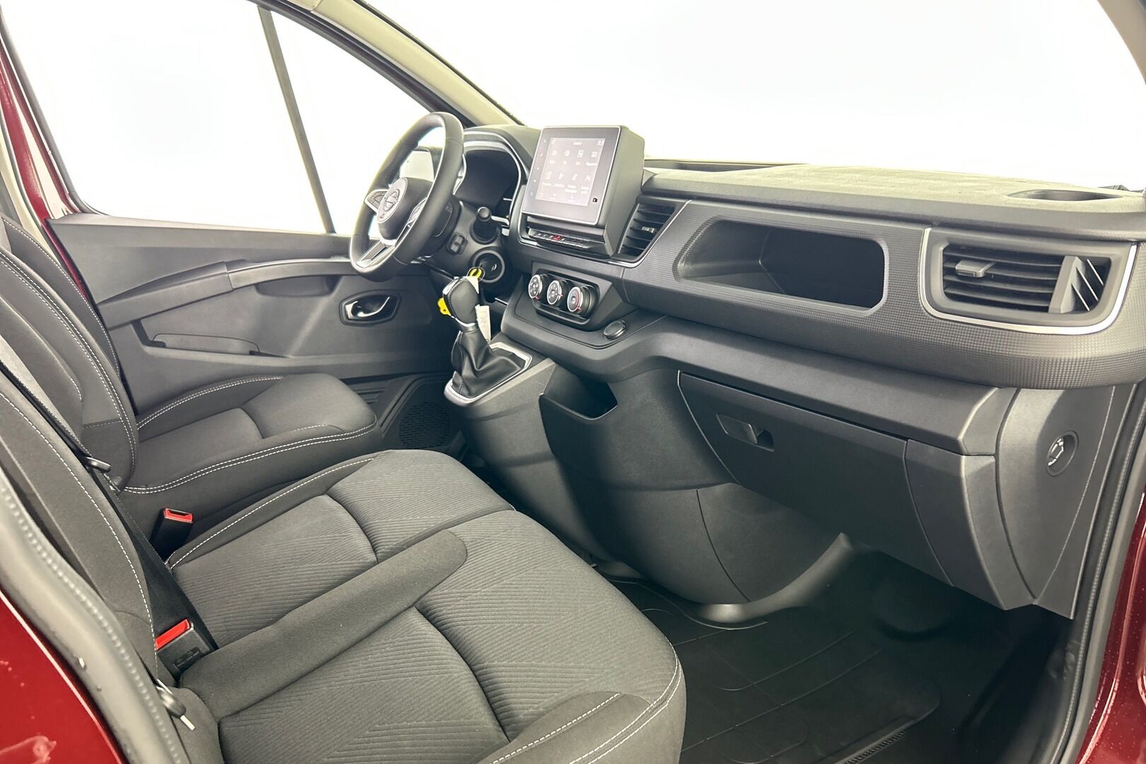 Nissan Primastar iso kuva 27