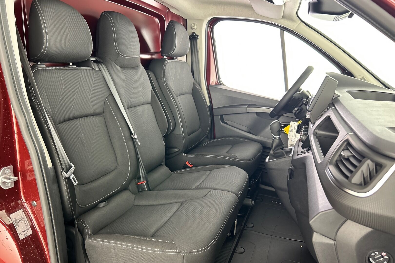 Nissan Primastar iso kuva 28