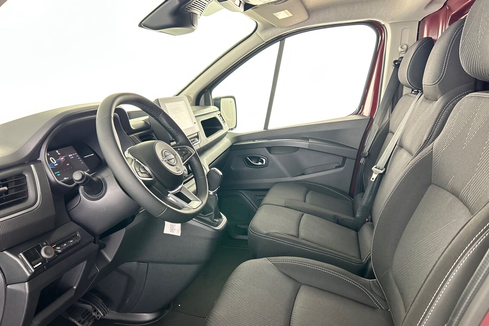 Nissan Primastar iso kuva 6