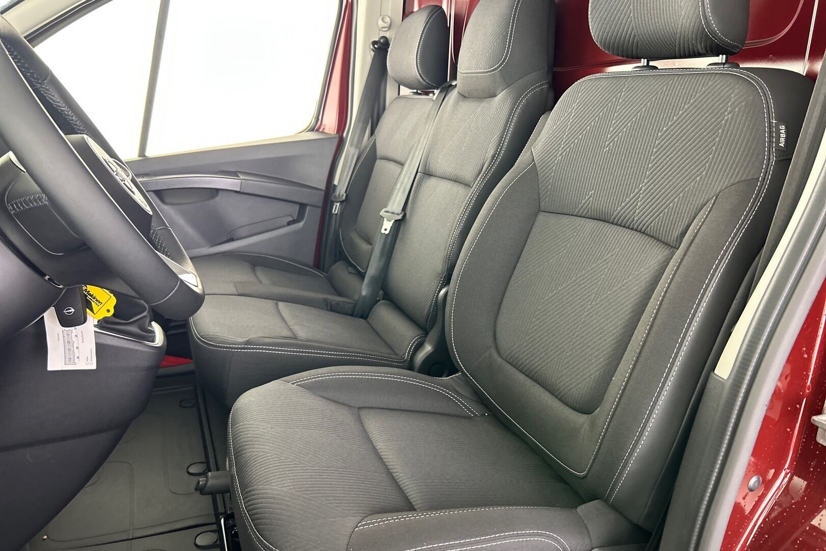 Nissan Primastar iso kuva 7