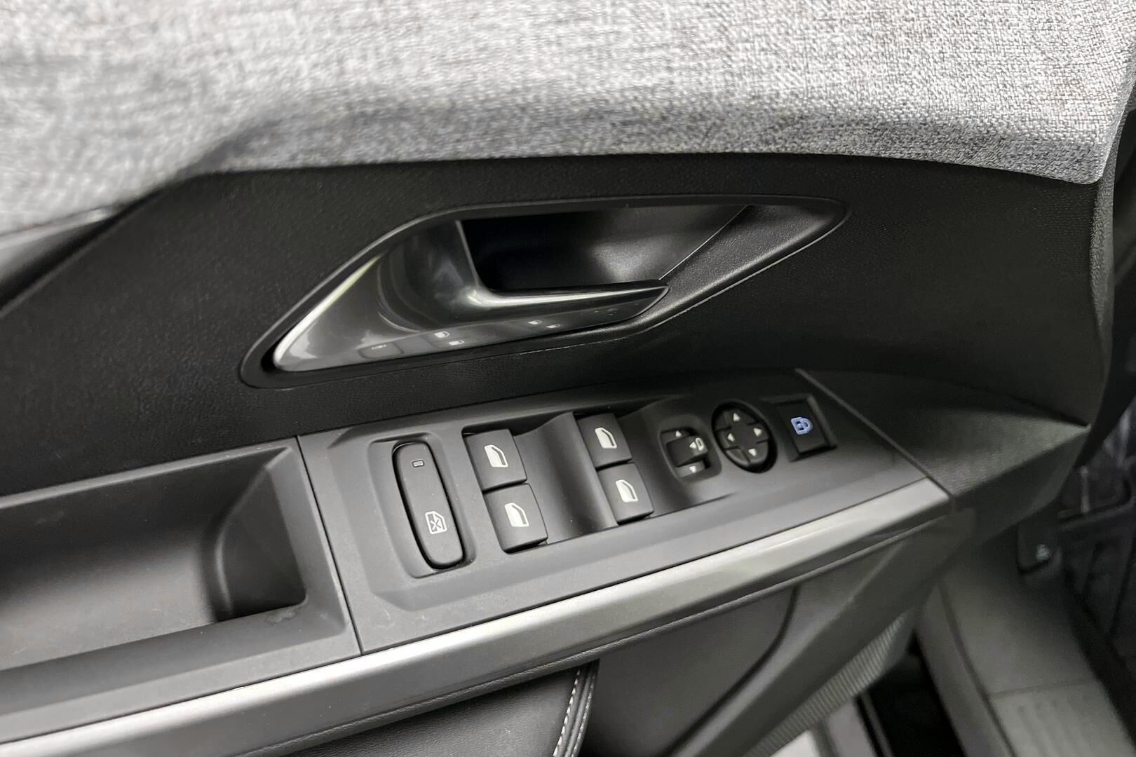 Peugeot 5008 iso kuva 14