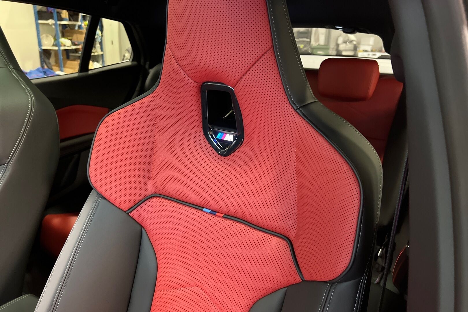 BMW iX2 iso kuva 12