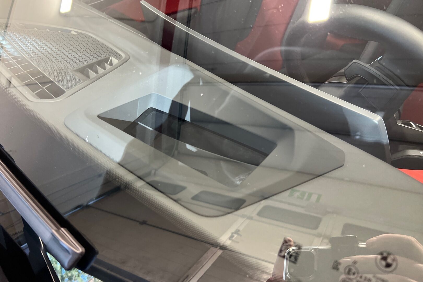 BMW iX2 iso kuva 13