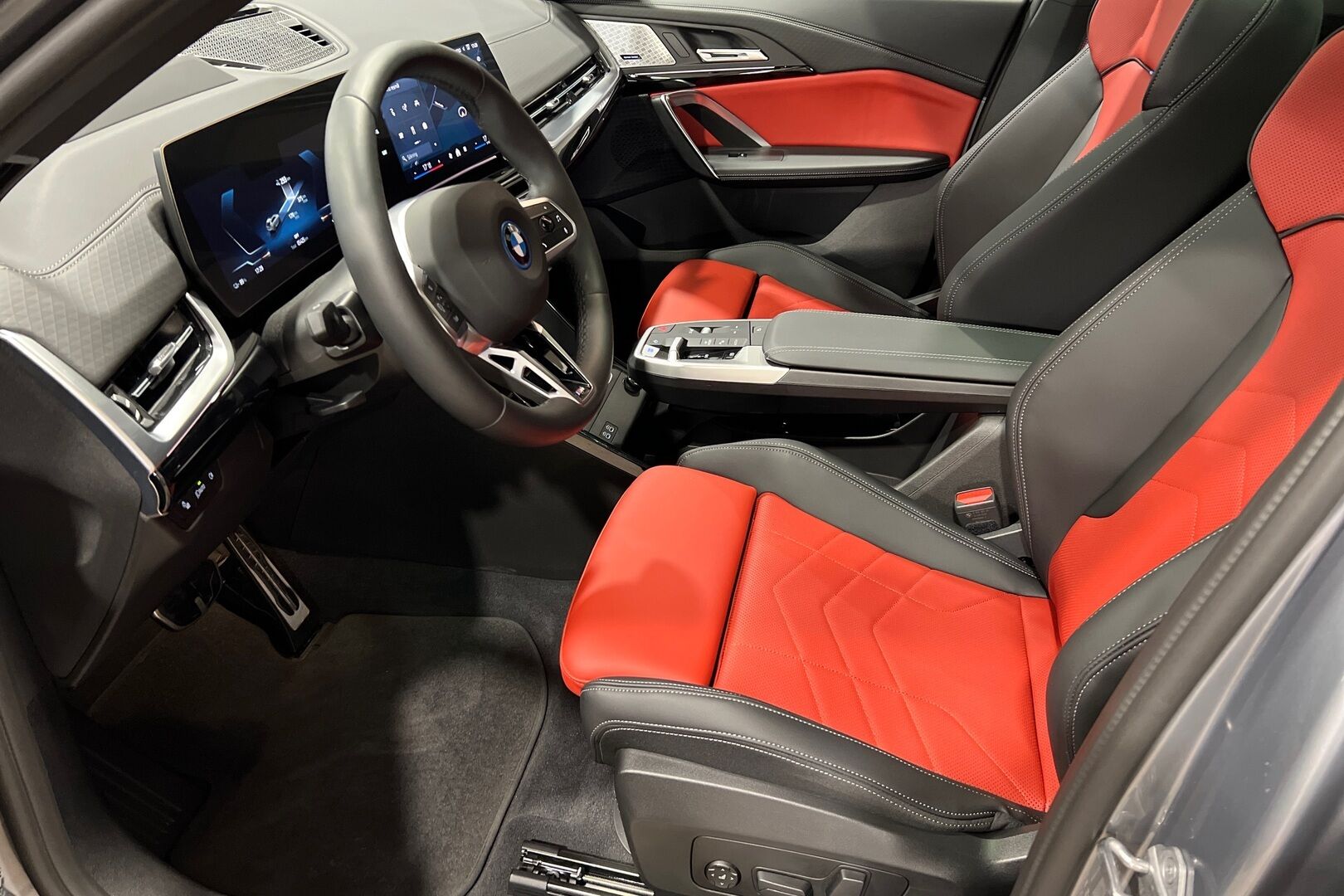BMW iX2 iso kuva 15