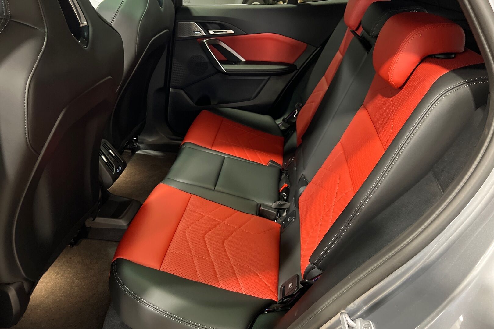 BMW iX2 iso kuva 16