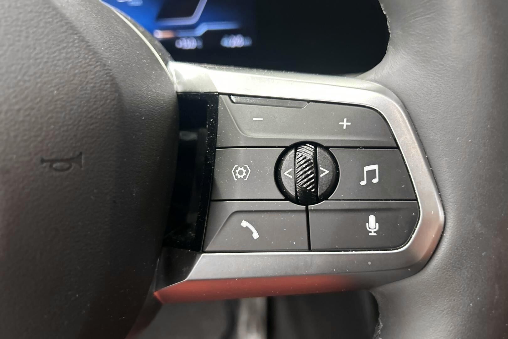 BMW iX2 iso kuva 17