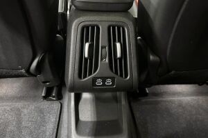 BMW iX2 esikatselu 21