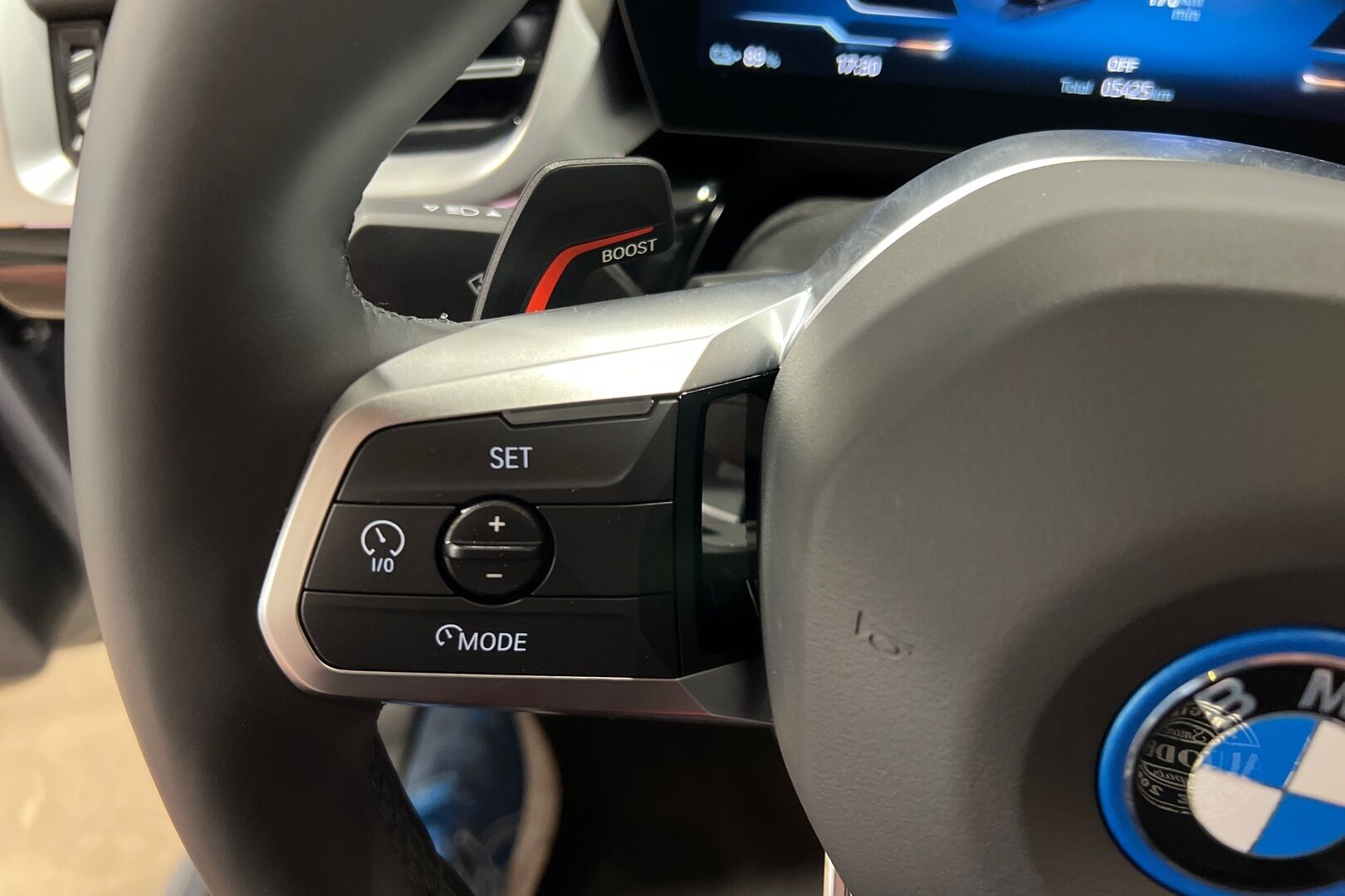 BMW iX2 iso kuva 6