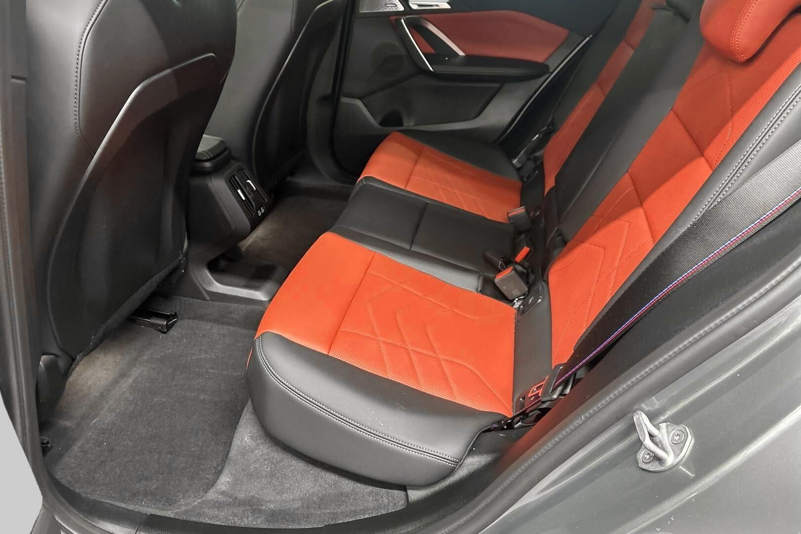 BMW iX2 iso kuva 9