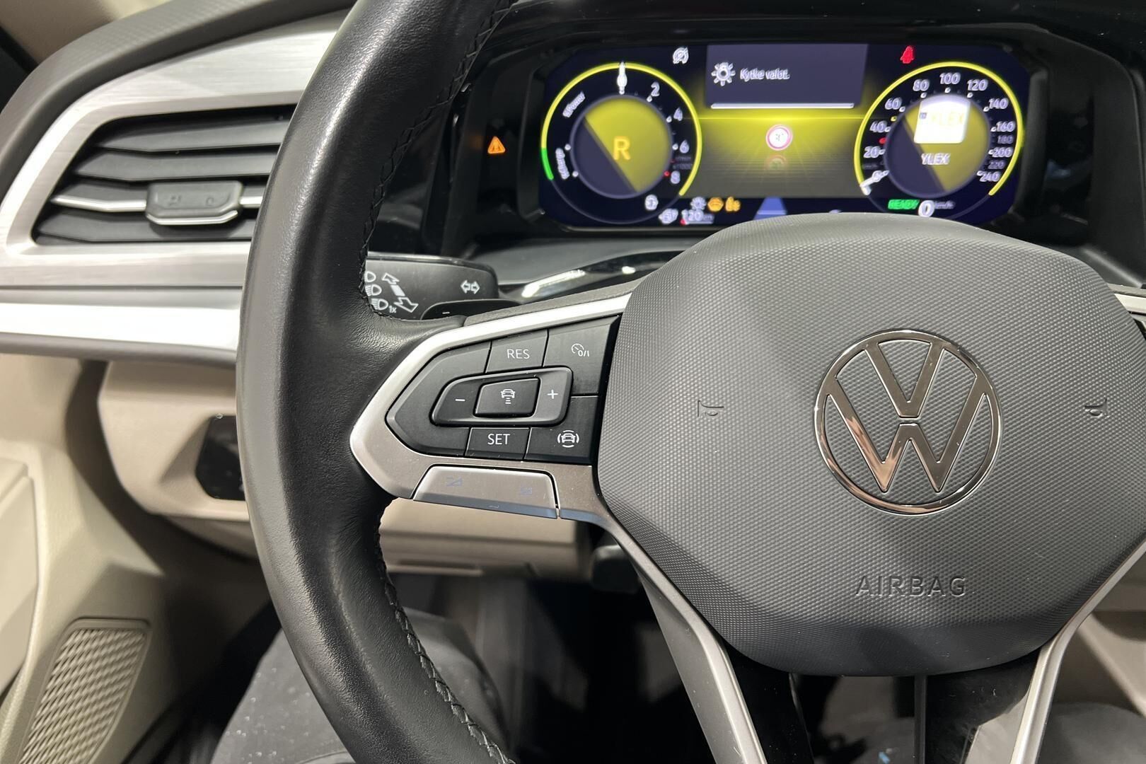 VOLKSWAGEN MULTIVAN iso kuva 29