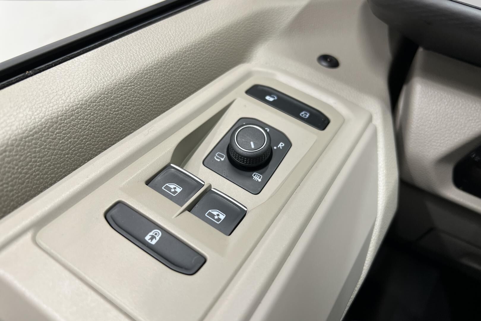 VOLKSWAGEN MULTIVAN iso kuva 31