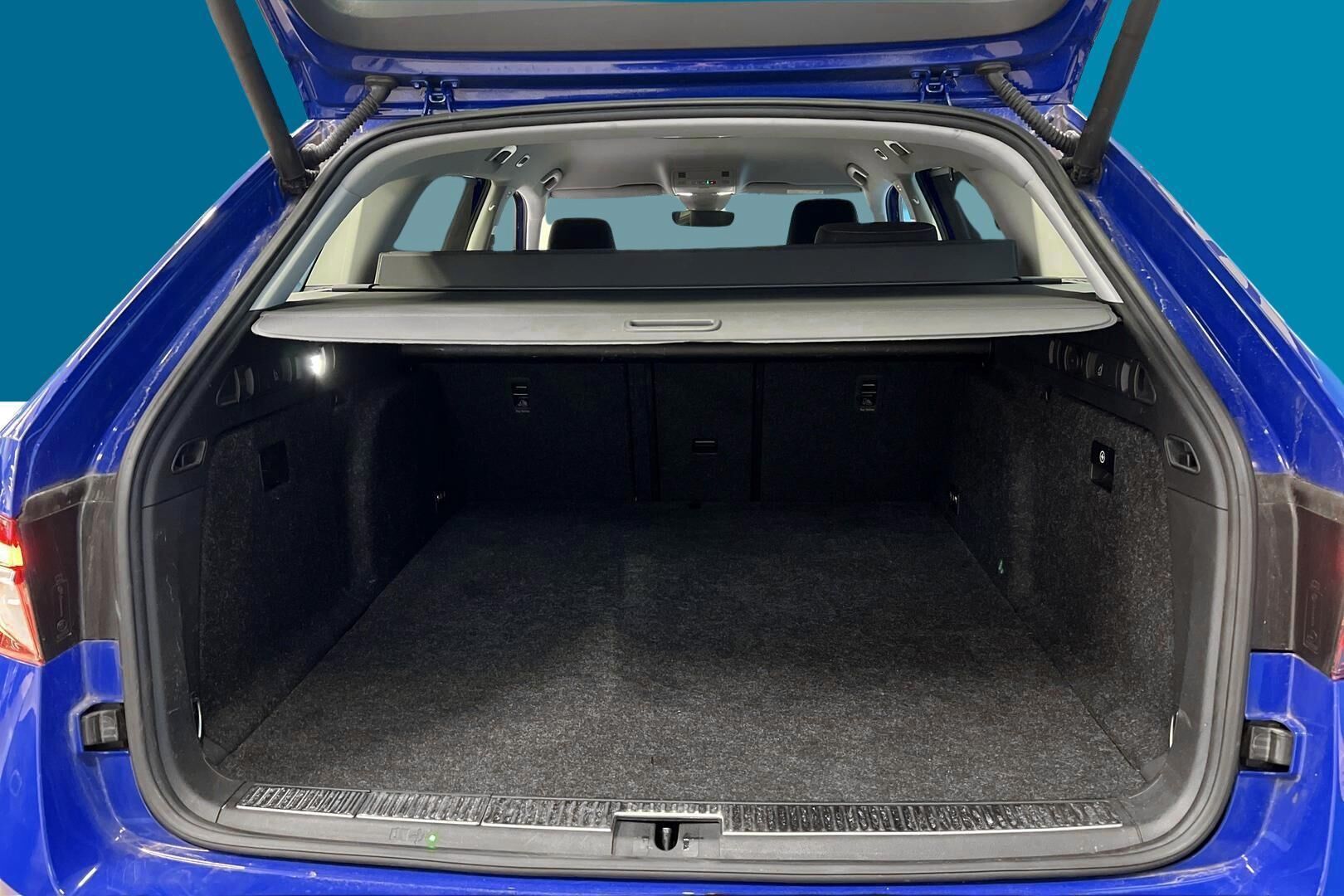 SKODA SUPERB iso kuva 13