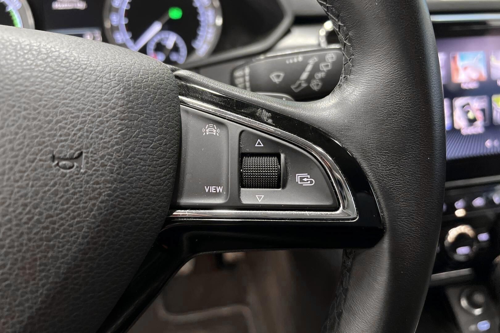 SKODA SUPERB iso kuva 18