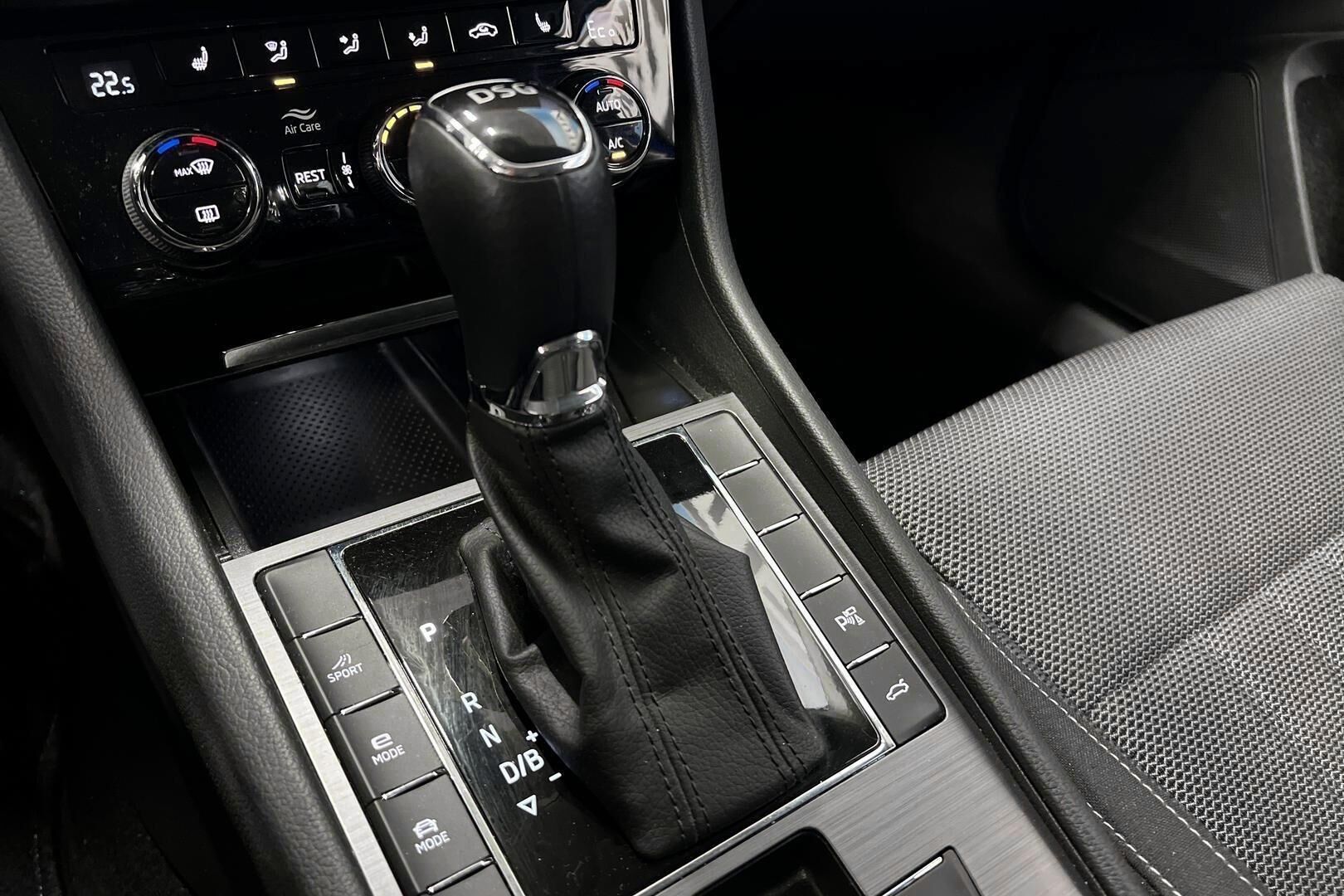 SKODA SUPERB iso kuva 22