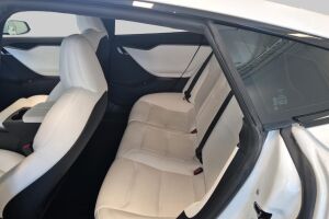 Tesla Model S esikatselu 10