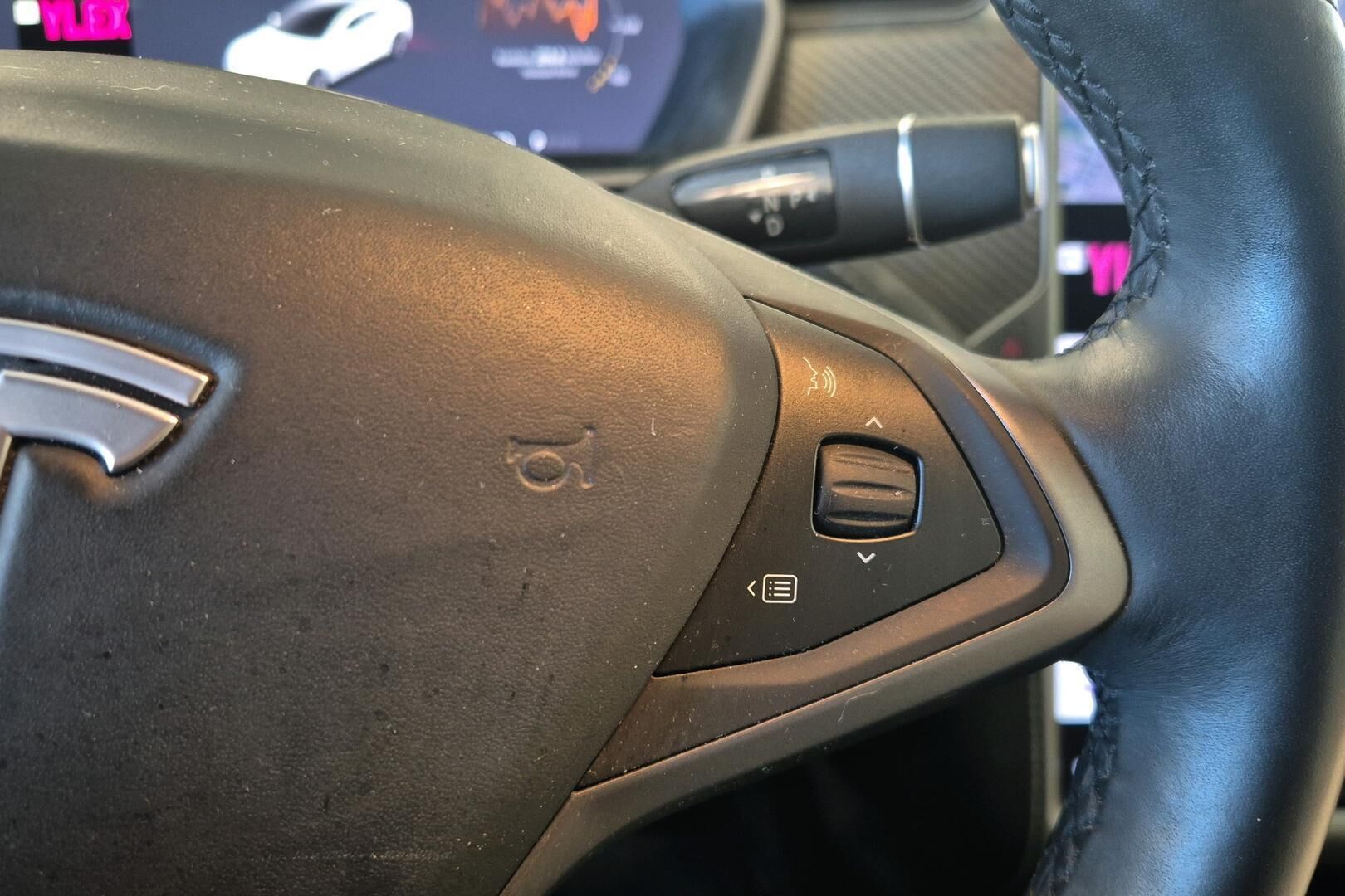 Tesla Model S iso kuva 18