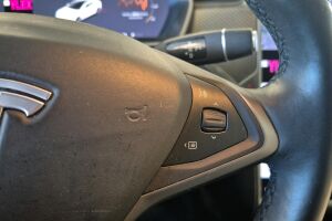 Tesla Model S esikatselu 18