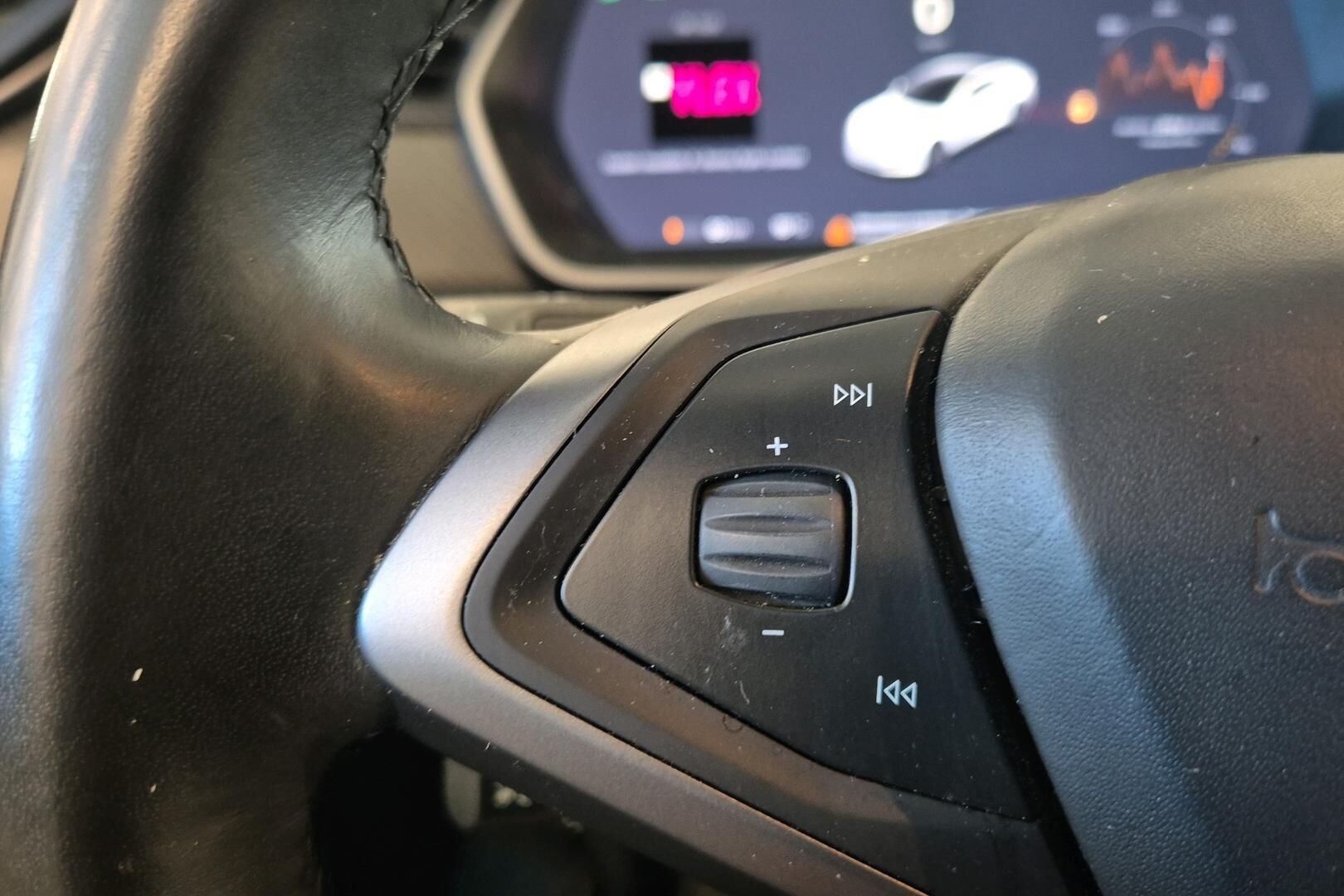 Tesla Model S iso kuva 19