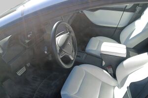 Tesla Model S esikatselu 2