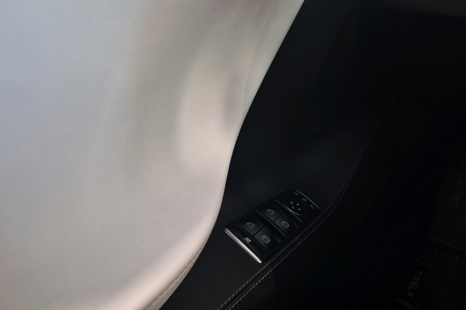 Tesla Model S iso kuva 20