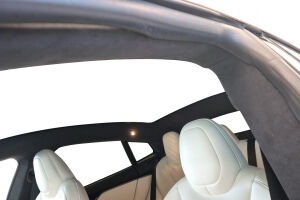 Tesla Model S esikatselu 22