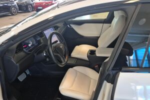 Tesla Model S esikatselu 9