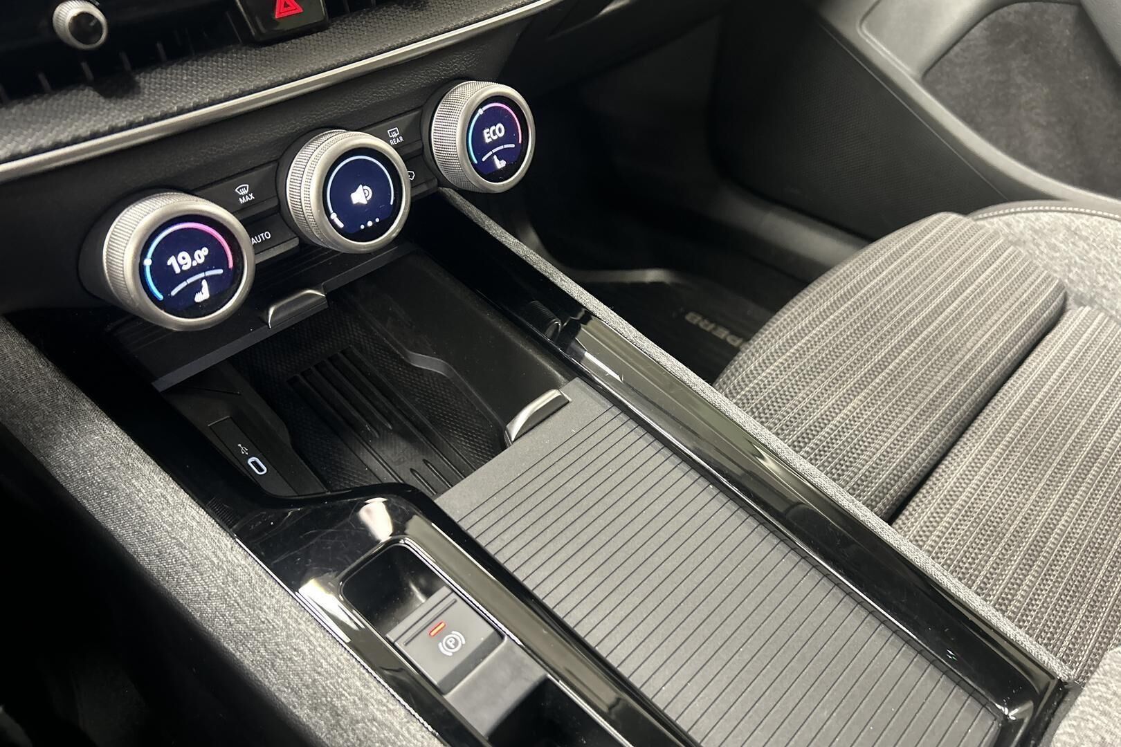 Skoda Superb iso kuva 16