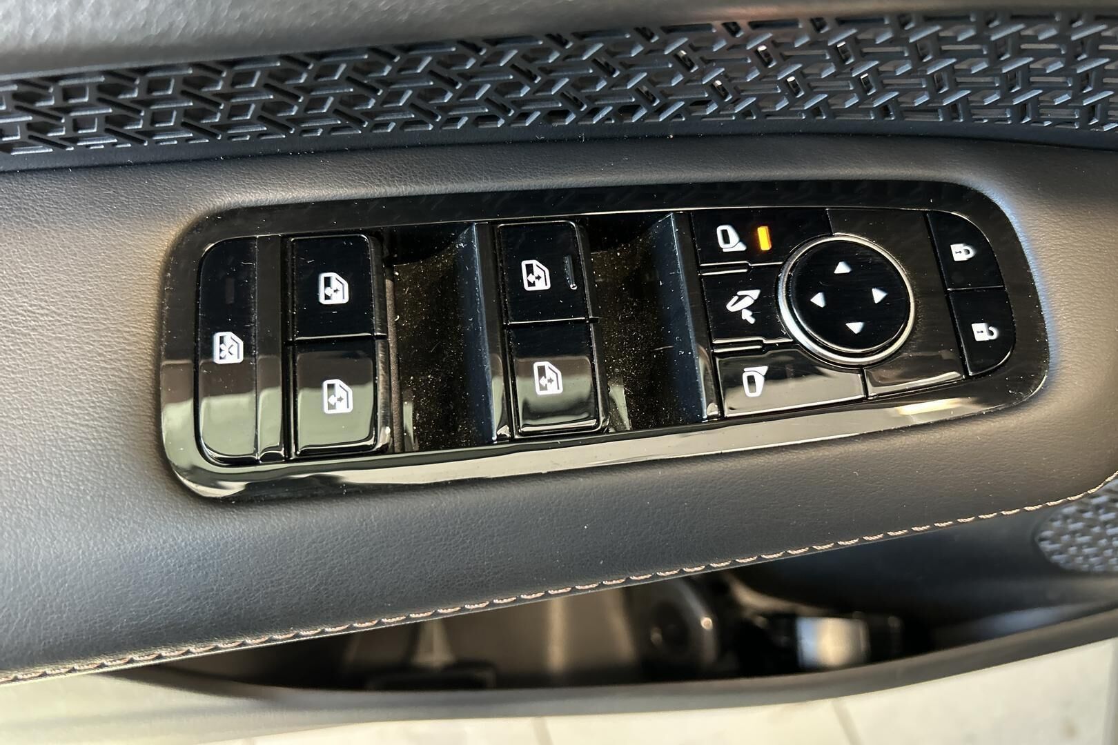 Nissan Ariya iso kuva 12