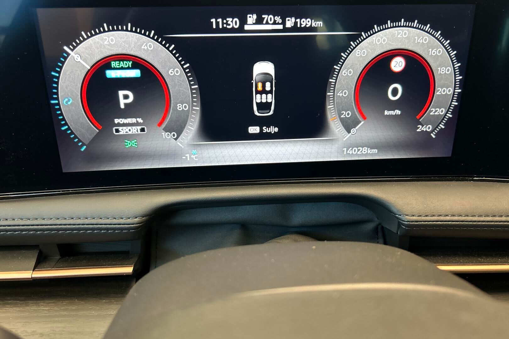 Nissan Ariya iso kuva 16