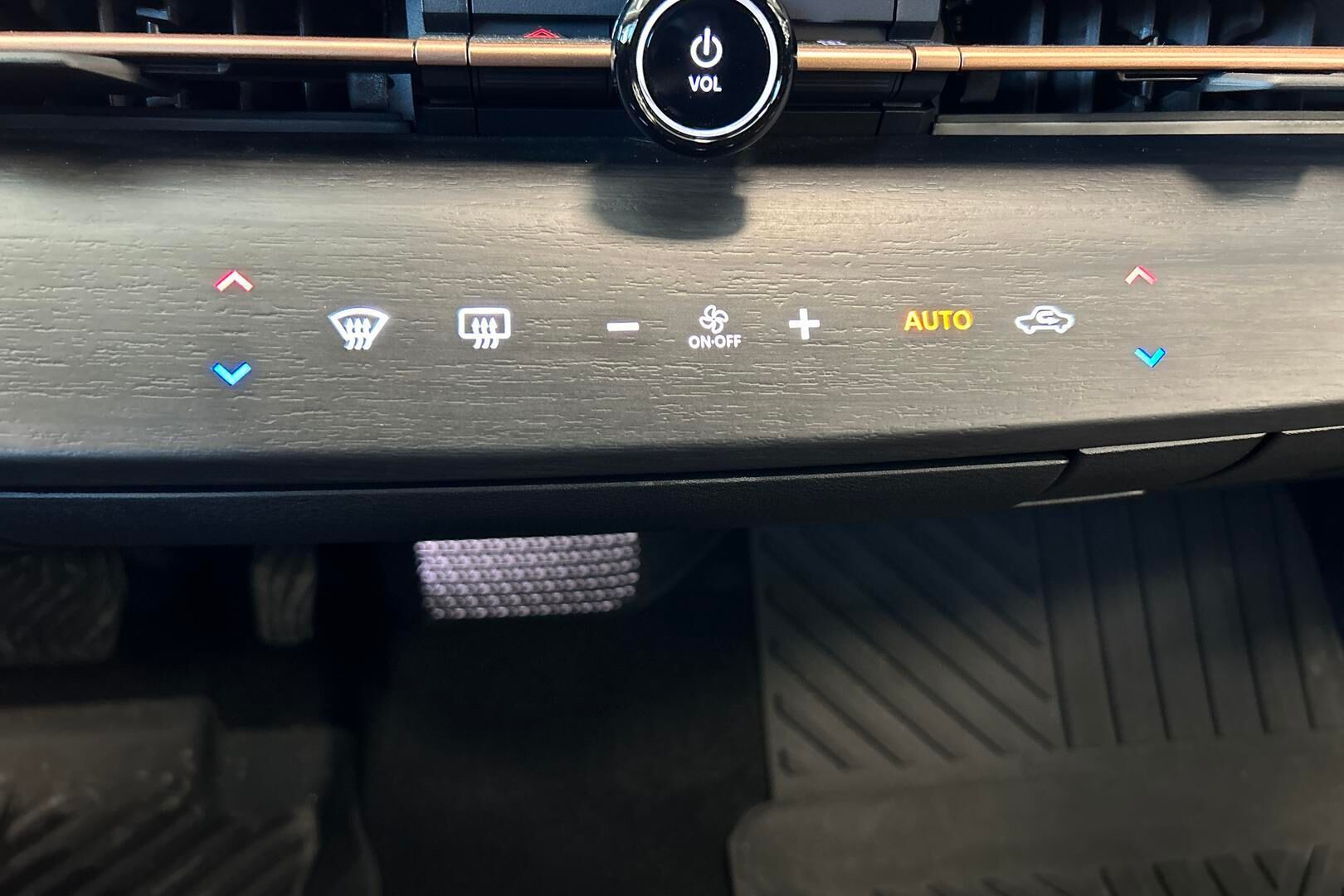 Nissan Ariya iso kuva 20