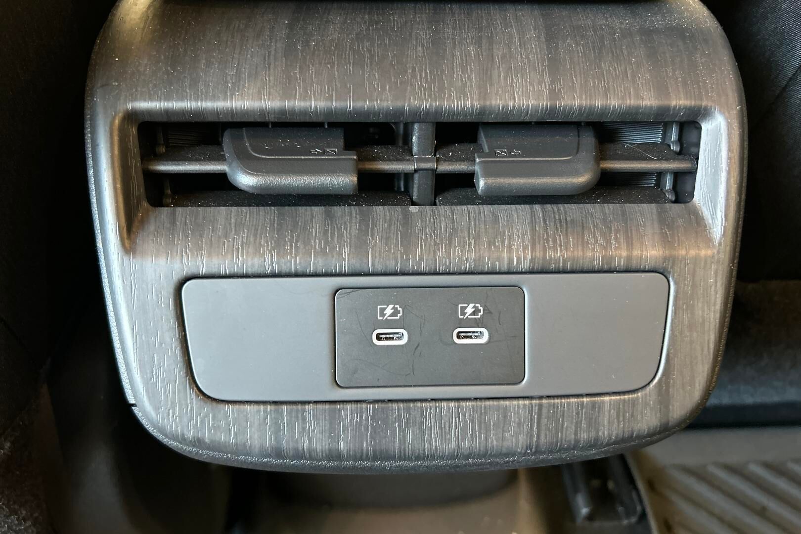 Nissan Ariya iso kuva 22