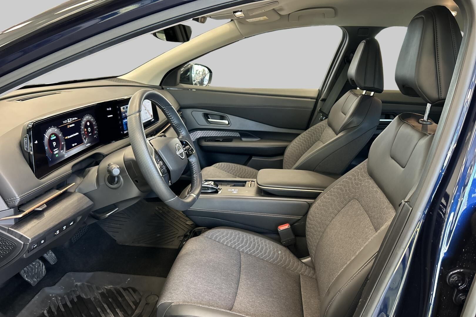 Nissan Ariya iso kuva 7