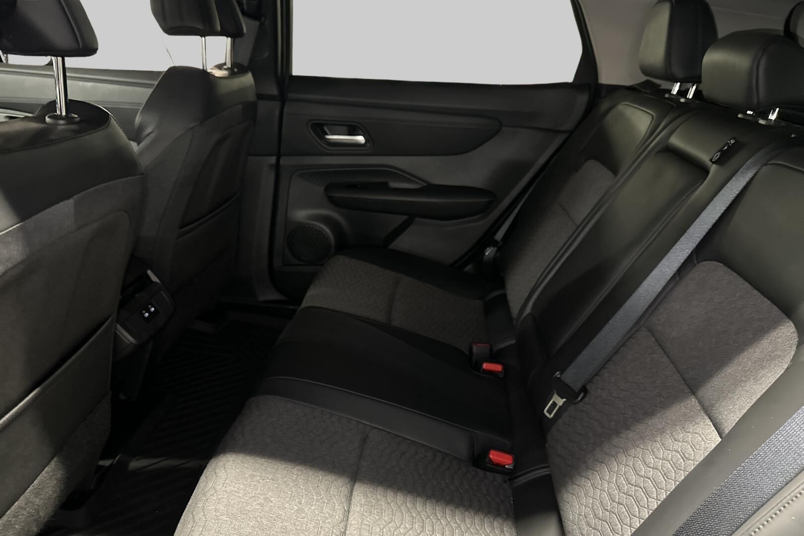 Nissan Ariya iso kuva 9