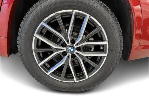 BMW iX1 esikatselu 12