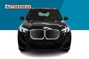 BMW iX1 esikatselu 11