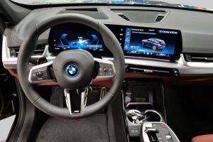 BMW iX1 esikatselu 18