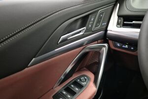 BMW iX1 esikatselu 9