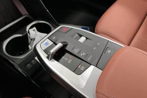 BMW iX2 esikatselu 15